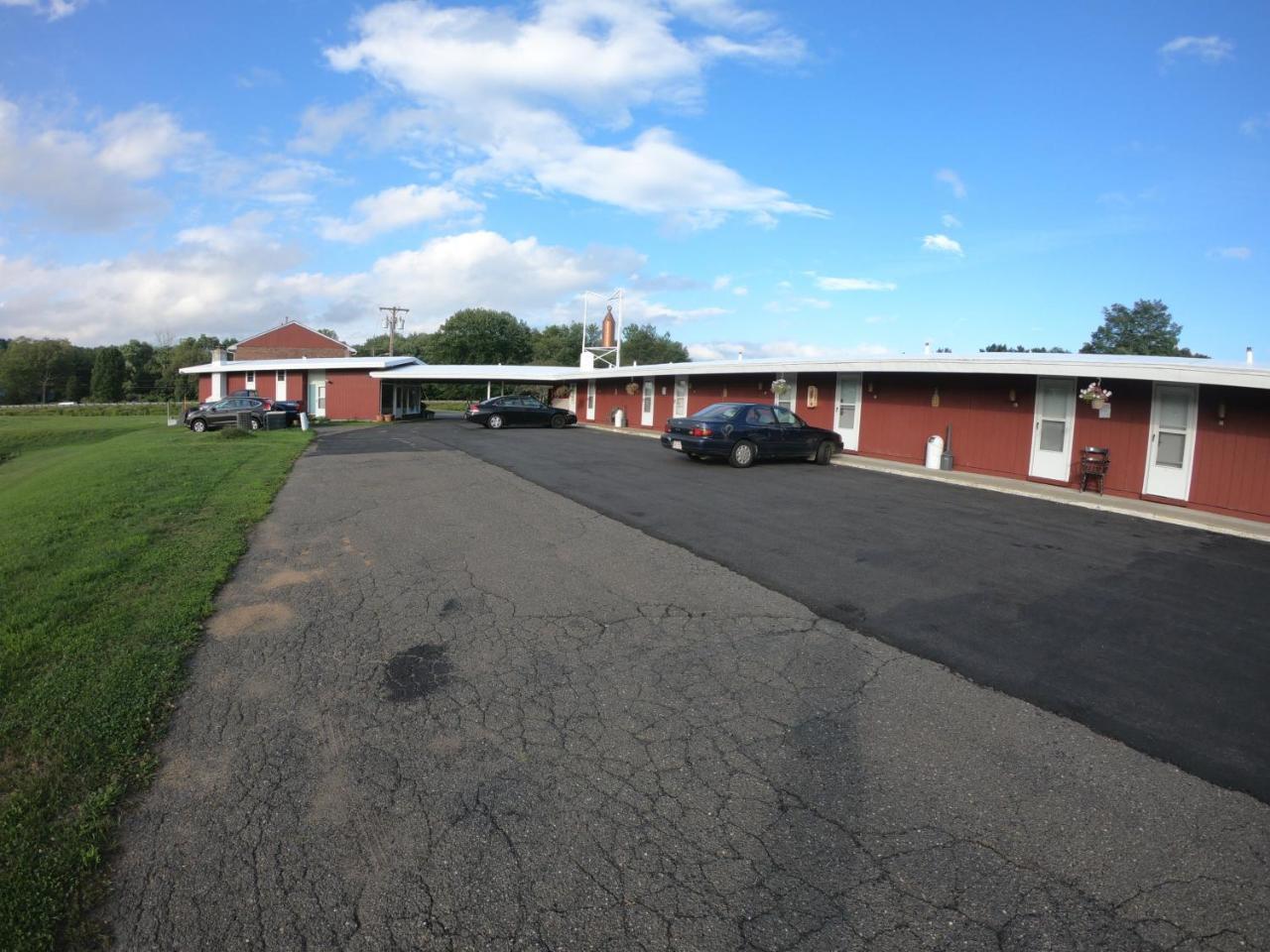 Copper Lantern Motor Lodge West Brookfield Exterior foto